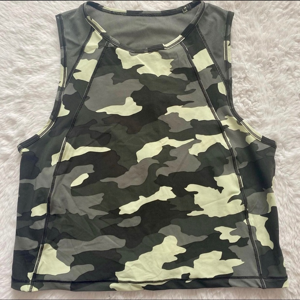 Lululemon cropped camo muscle tank!!